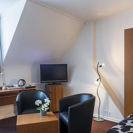 Hostellerie Lou Pahou Ronse Exterior foto