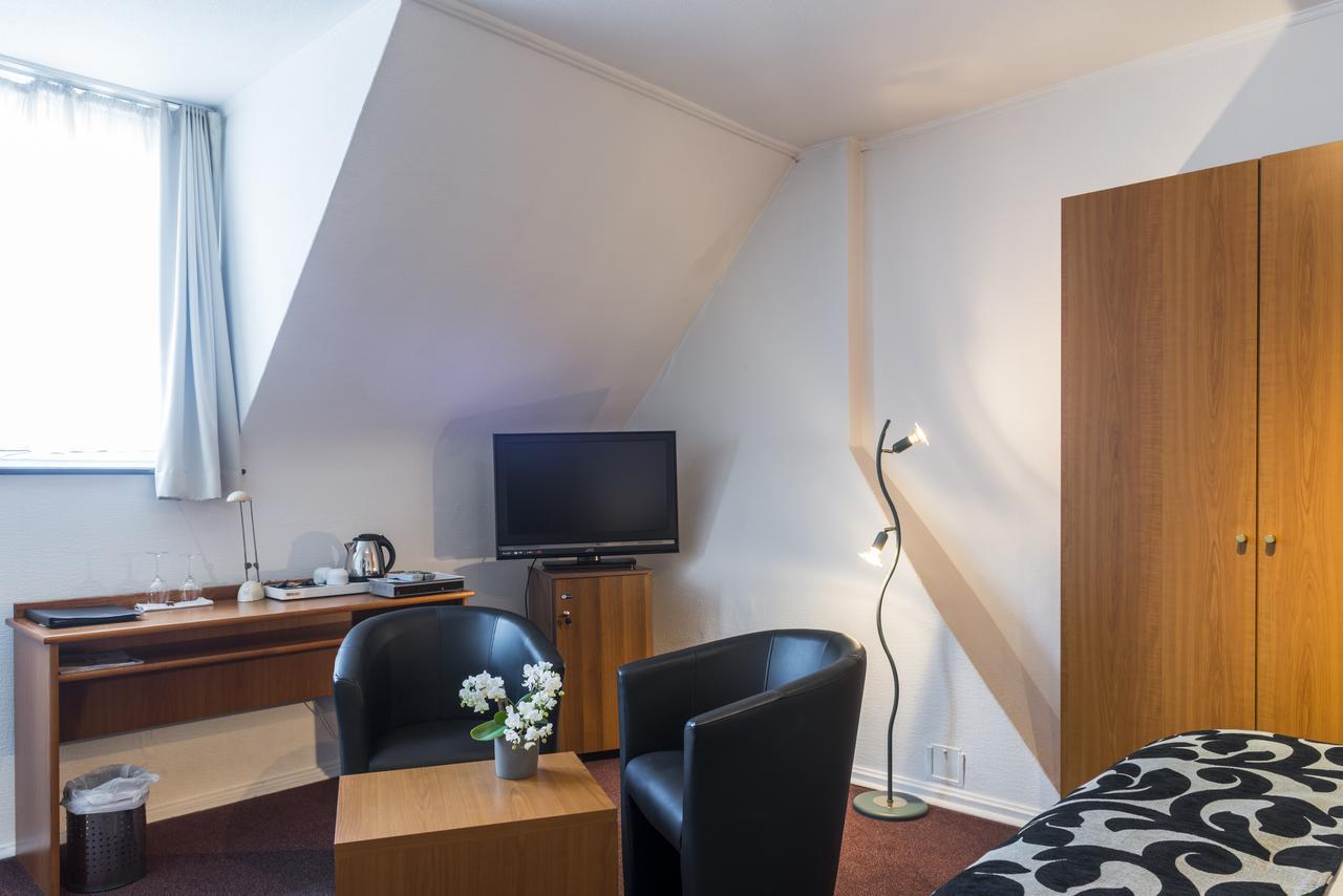 Hostellerie Lou Pahou Ronse Exterior foto